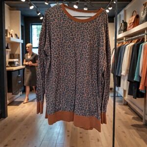 Women's Brown Leopard Print Knit Pullover Sweater Crew Neck Long Sleeve